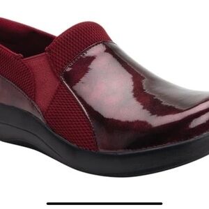 *** New **** Alegria Plumtastic Duette Patent Shoes Nurse